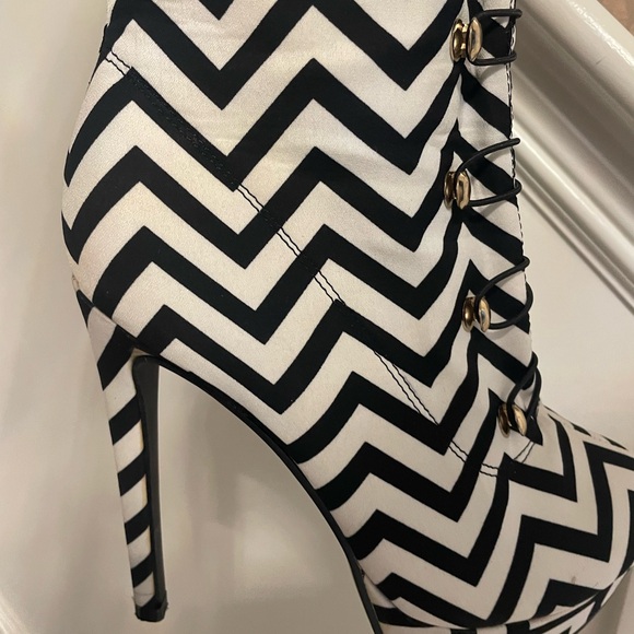 Ami Clubwear Boots - Picture 3 of 6